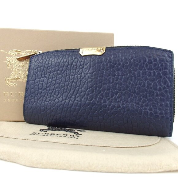 Authentic BURBERRY ITTRI31SCA purse leather [Used] - Picture 1 of 14